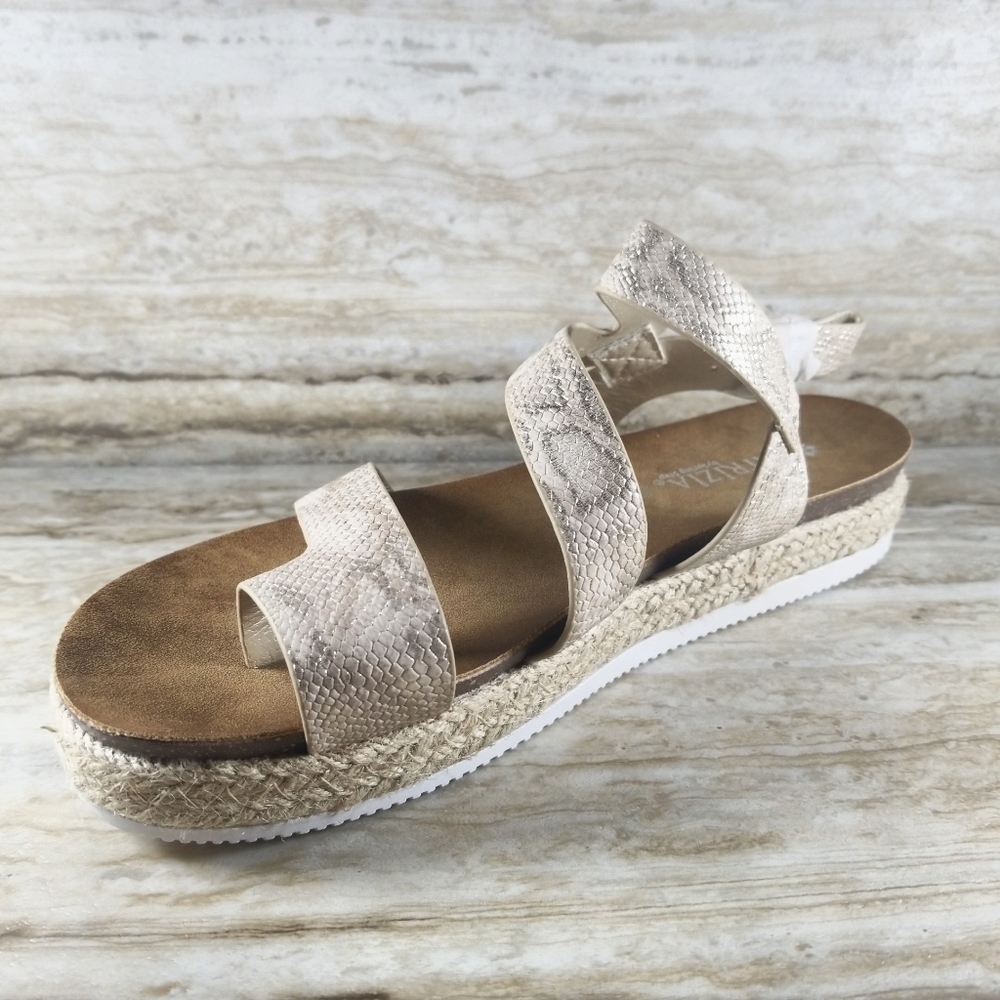 𝐏𝐚𝐭𝐫𝐢𝐳𝐢𝐚 𝐛𝐲 𝐒𝐩𝐫𝐢𝐧𝐠 𝐒𝐭𝐞𝐩 Sandal